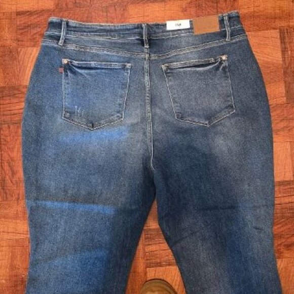 Judy Blue $72 Mid Rise Boyfriend Fit Jeans Sz 22W NWT! - Picture 5 of 6